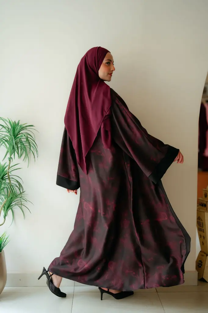Glow Abaya - Image 4
