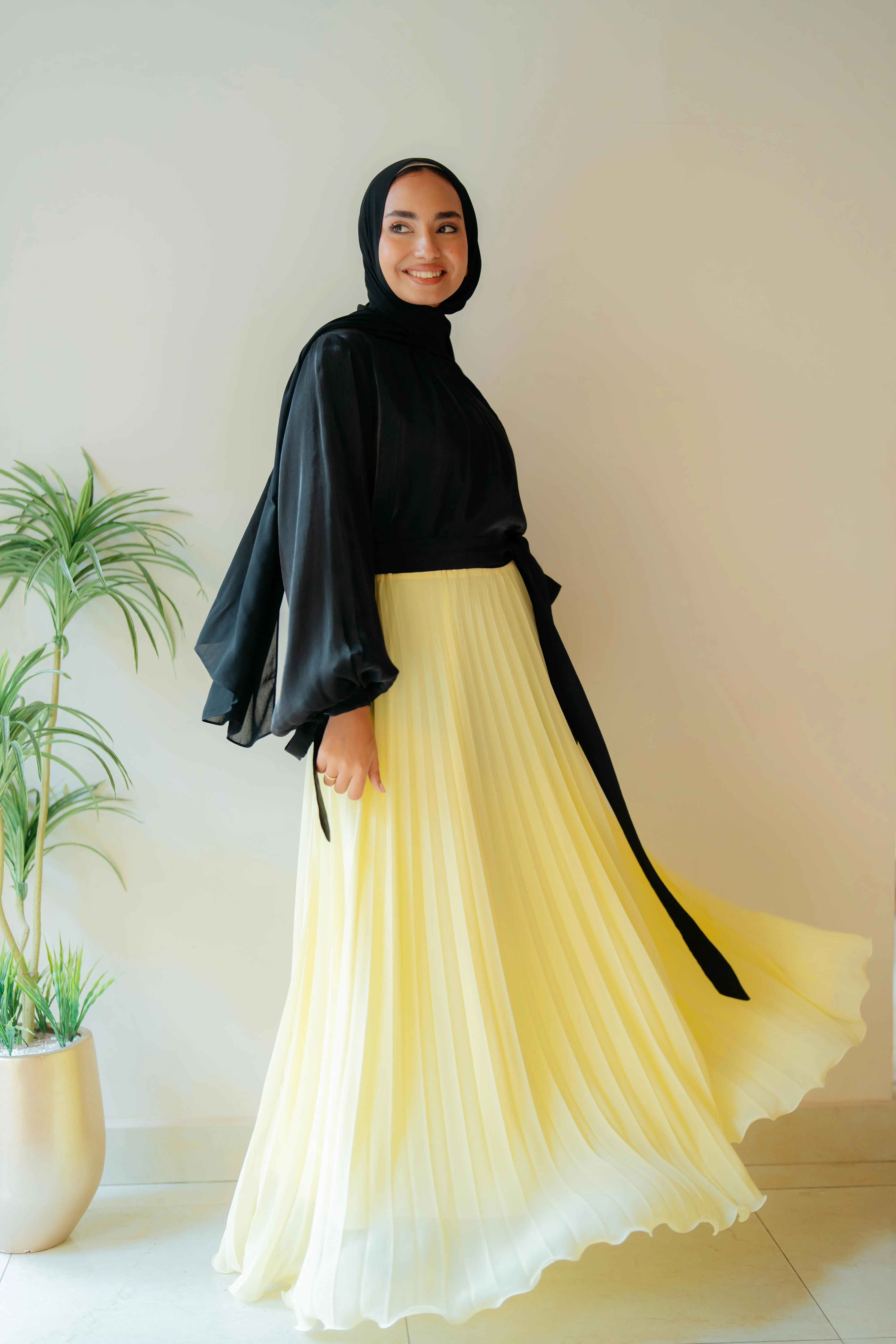 Lovely pleats - Image 3