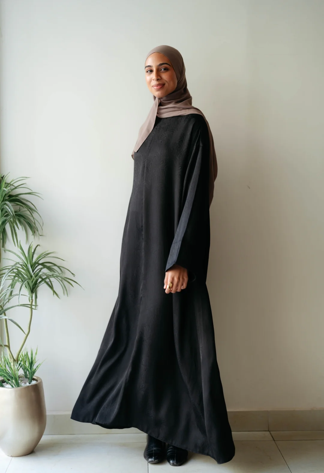 Luxury Abaya - Image 4